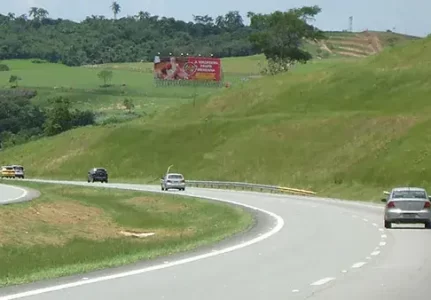Painel Rodoviário e Front Light Rodovia Governador Carvalho Pinto SP-070