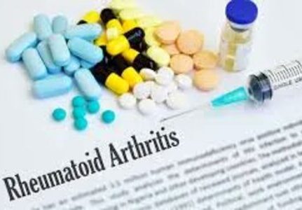 Reumatologista que trata artrite reumatoide