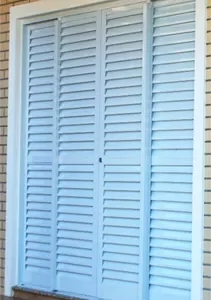 porta de correr com veneziana