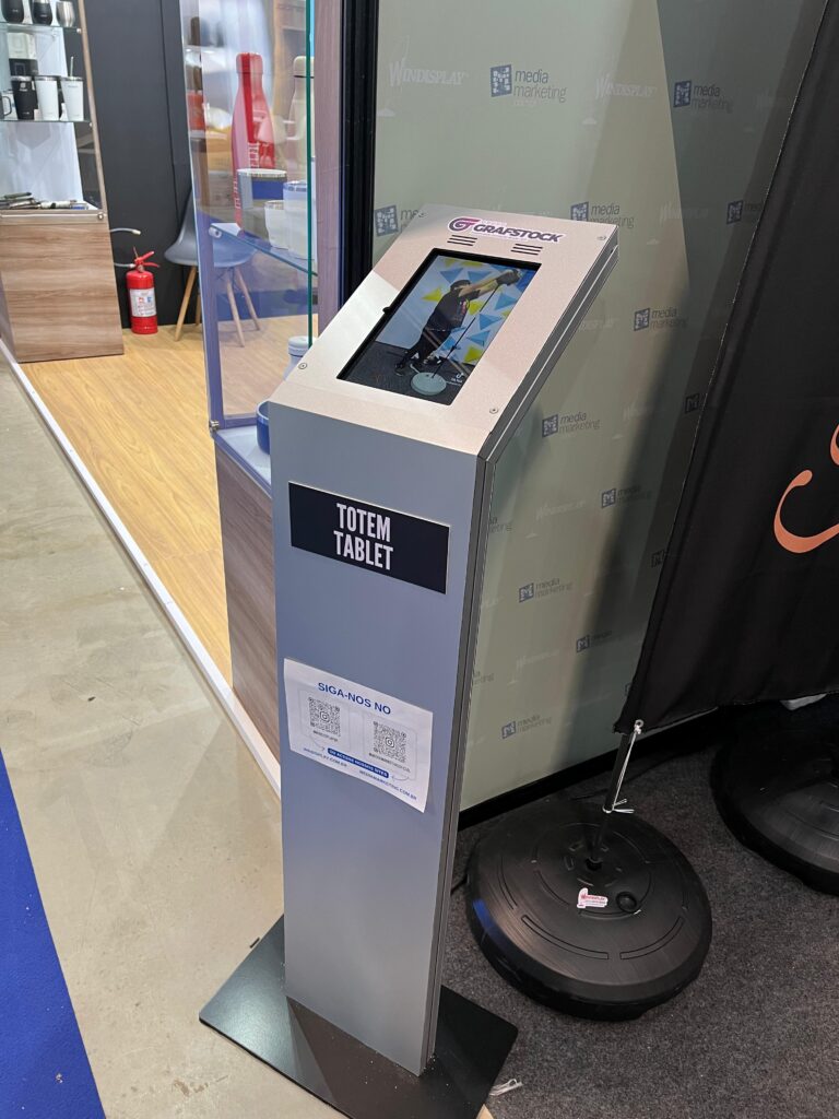 Locação de totem carregador de celular