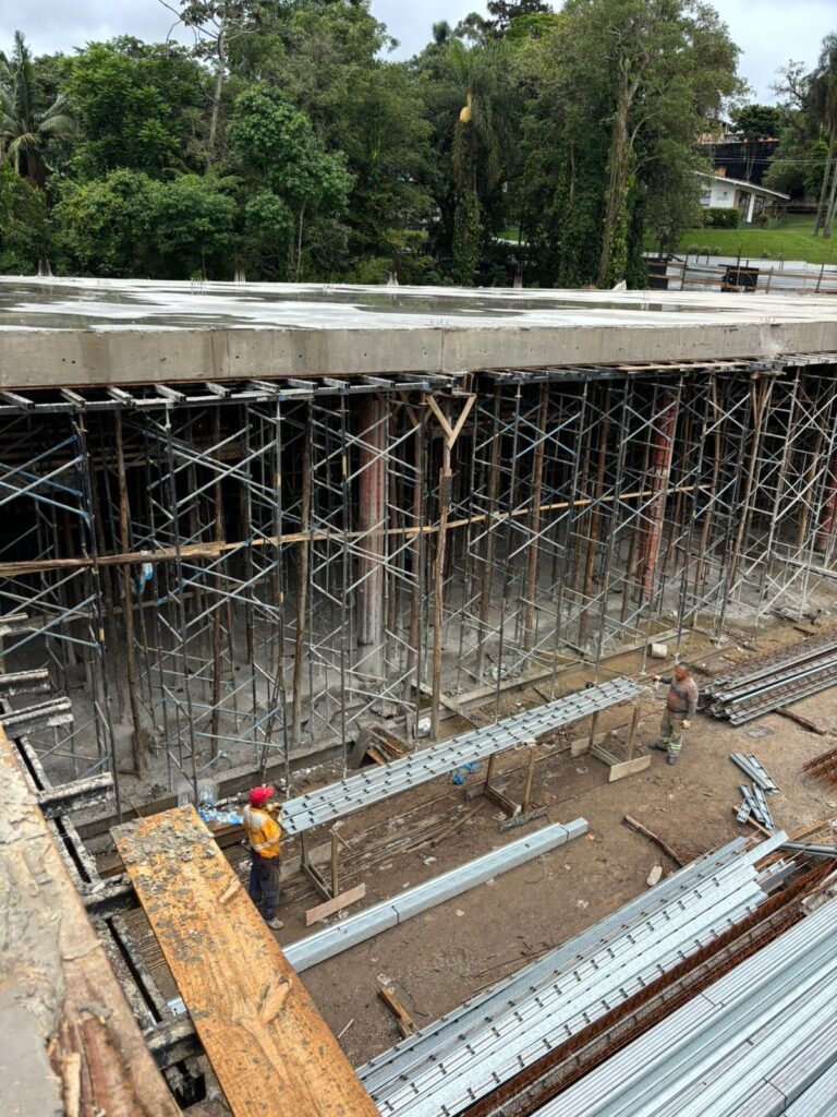 Escoramento para laje Zona Oeste