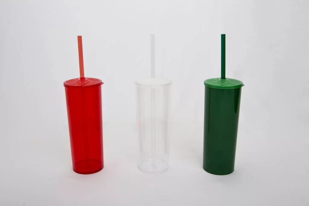 Copo long drink com tampa e canudo