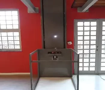Elevador para acessibilidade residencial
