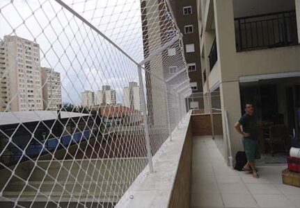 Redes de proteção com estrutura metálica