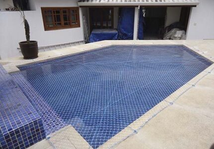 Rede de proteção para piscinas