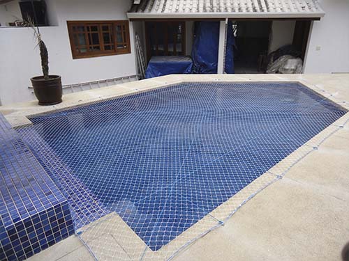 Rede de proteção para piscinas