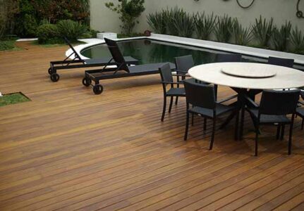 Deck de madeira area externa