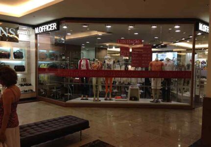 Adesivação de Vitrine