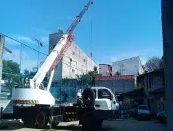 Locação de guindaste sobre caminhão