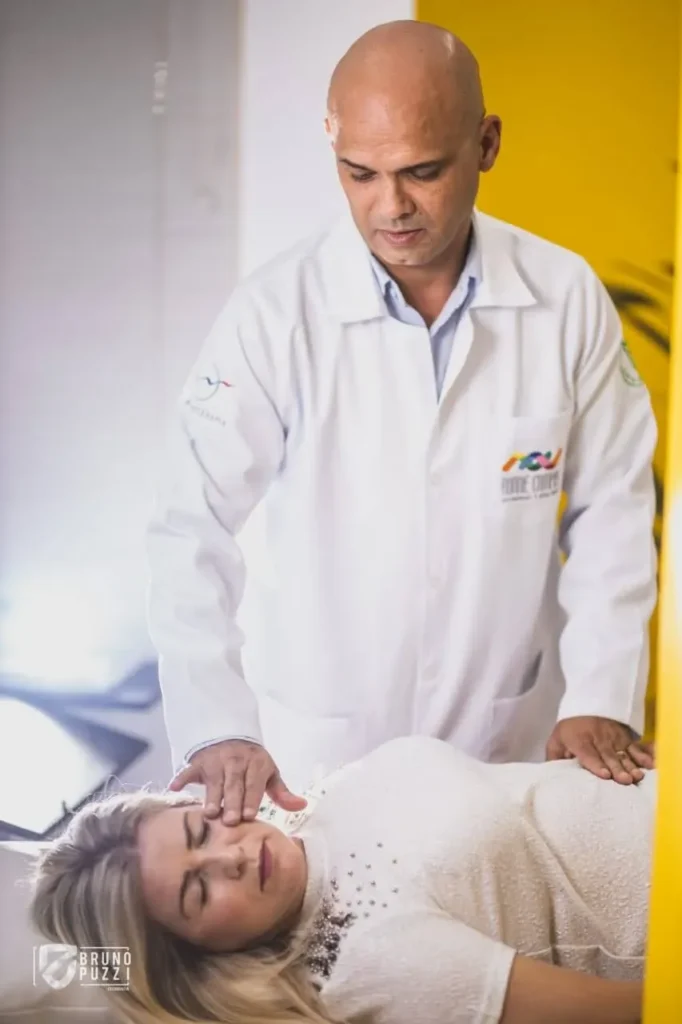 Tratamento para Alergias com Microfisioterapia em consultório moderno